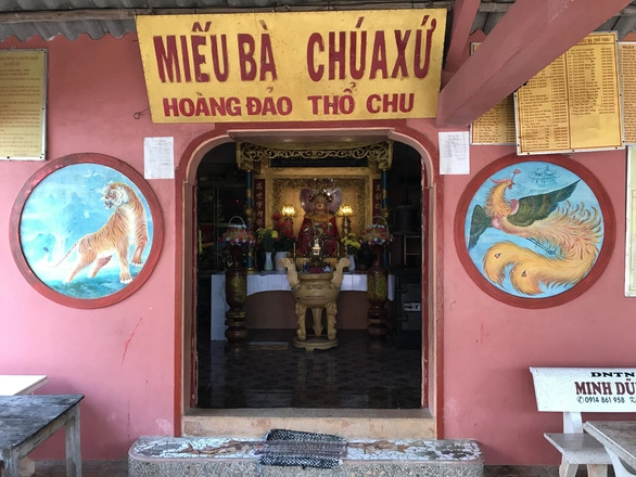 khong-but-muc-nao-ta-xiet-ve-dep-cua-quan-dao-tho-chu-ivivu-5