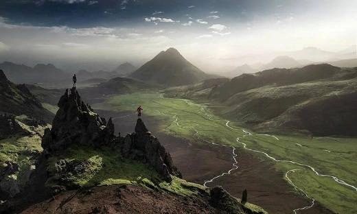 <strong>15. Fjallabaksleið, Iceland:</strong> Tuyến đường ở Bắc Fjallbak là một đường vòng gập ghềnh xuyên qua vùng cao nguyên phía Bắc sông băng Mýrdalsjökull. Lối vào duy nhất (chỉ có thể di chuyển bằng xe địa hình) là một tuyến đường băng qua các hẻm núi đẹp “nhiệm màu”, được kiến tạo từ những tảng băng vỡ hàng nghìn năm trước. <strong>15. Fjallabaksleið, Iceland:</strong> Tuyến đường ở Bắc Fjallbak là một đường vòng gập ghềnh xuyên qua vùng cao nguyên phía Bắc sông băng Mýrdalsjökull. Lối vào duy nhất (chỉ có thể di chuyển bằng xe địa hình) là một tuyến đường băng qua các hẻm núi đẹp “nhiệm màu”, được kiến tạo từ những tảng băng vỡ hàng nghìn năm trước.