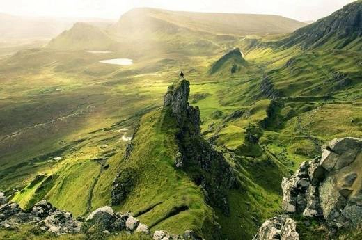 31. Đảo Skye, Scotland Đảo Skye nổi tiếng với cảnh quan tự nhiên và đời sống hoang dã. Bên cạnh các hồ nước yên ả và ngọn núi hùng vĩ, núi đá lở Quiraing là đại diện cho những gì đẹp nhất của hòn đảo này. 31. Đảo Skye, Scotland Đảo Skye nổi tiếng với cảnh quan tự nhiên và đời sống hoang dã. Bên cạnh các hồ nước yên ả và ngọn núi hùng vĩ, núi đá lở Quiraing là đại diện cho những gì đẹp nhất của hòn đảo này.