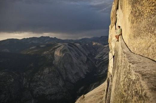 38. Núi Half Dome, vườn quốc gia Yosemite, Hoa Kì Ngọn núi granite lâu đời này có độ cao hơn 1,4km và một vài nơi trên vách đá có thể cho bạn những bức ảnh đẹp nhất của vườn quốc gia này. 38. Núi Half Dome, vườn quốc gia Yosemite, Hoa Kì Ngọn núi granite lâu đời này có độ cao hơn 1,4km và một vài nơi trên vách đá có thể cho bạn những bức ảnh đẹp nhất của vườn quốc gia này.