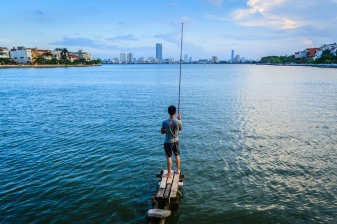 Du lịch Hà Nội - Thú vui câu cá Hồ Tây. Du lịch Hà Nội - Thú vui câu cá Hồ Tây.