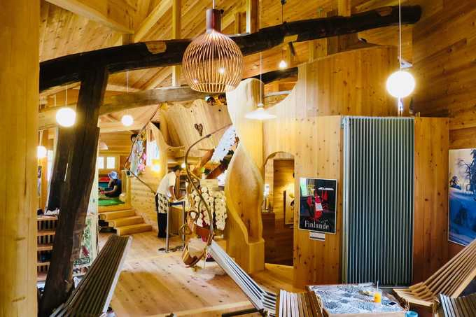  Tiệm cà phê Puisto vừa mới mở cửa hồi tháng 6 năm nay, xây theo kiểu Bắc Âu có 2 khu, khu ngoài trời cho khách thích ngắm cảnh thiên nhiên, còn khu trong nhà được lót gỗ cho những ai muốn tận hưởng không gian ấm áp.