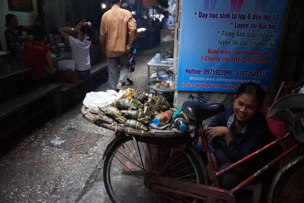 Du lich Ha Noi - Mẹt bánh gio, bánh đúc này sẽ hết bay chỉ trong một buổi chiều.