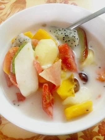 Hoa quả dầm có giá trung bình chỉ khoảng 20.000 đến 25.000 đồng/bát. (Ảnh: Internet) Hoa quả dầm có giá trung bình chỉ khoảng 20.000 đến 25.000 đồng/bát. (Ảnh: Internet)