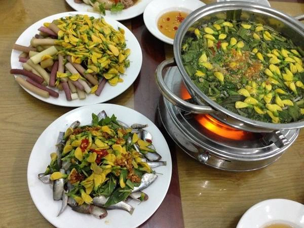An Giang có nhiều món ăn nổi tiếng mang đặc trưng ẩm thực sông nước mà bạn cũng nên khám phá như lẩu cá linh bông điên điển, chuột đồng nướng lu, bánh xèo... Ảnh: Thanh Tuyết. An Giang có nhiều món ăn nổi tiếng mang đặc trưng ẩm thực sông nước mà bạn cũng nên khám phá như lẩu cá linh bông điên điển, chuột đồng nướng lu, bánh xèo... Ảnh: Thanh Tuyết.