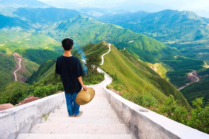 Hùng Trương, quản lý trang Bình Liêu Travel cho biết, hai năm trở lại đây lượng khách du lịch đổ về Bình Liêu tăng cao, nhiều điểm tham quan thuộc khu vực đường tuần tra biên giới không có chỗ trông giữ xe. Vì vậy nhiều đối tượng lợi dụng sơ hở của du khách để trộm cắp xe máy. Mùa này lượng khách về đây cũng tăng đột biến dẫn đến tình trạng xả rác bừa bãi, gây mất vệ sinh. Hùng Trương, quản lý trang Bình Liêu Travel cho biết, hai năm trở lại đây lượng khách du lịch đổ về Bình Liêu tăng cao, nhiều điểm tham quan thuộc khu vực đường tuần tra biên giới không có chỗ trông giữ xe. Vì vậy nhiều đối tượng lợi dụng sơ hở của du khách để trộm cắp xe máy. Mùa này lượng khách về đây cũng tăng đột biến dẫn đến tình trạng xả rác bừa bãi, gây mất vệ sinh.