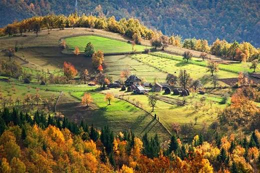Một cụm hộ gia đình trong ngôi làng ở Serbia. da-mat-voi-24-ngoi-lang-nhin-thay-da-muon-bo-chay-ivivu-22