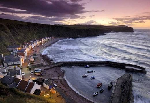 Ngôi làng trên bờ biển Pennan, Scotland. da-mat-voi-24-ngoi-lang-nhin-thay-da-muon-bo-chay-ivivu-23
