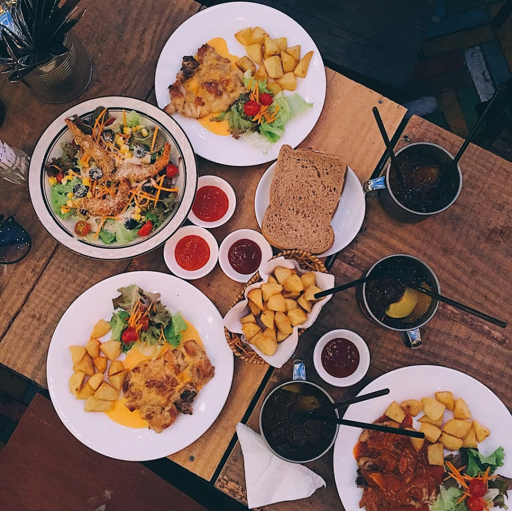 Các món ăn được bày biện cực kì ngon mắt (@changgvu) Các món ăn được bày biện cực kì ngon mắt (@changgvu)