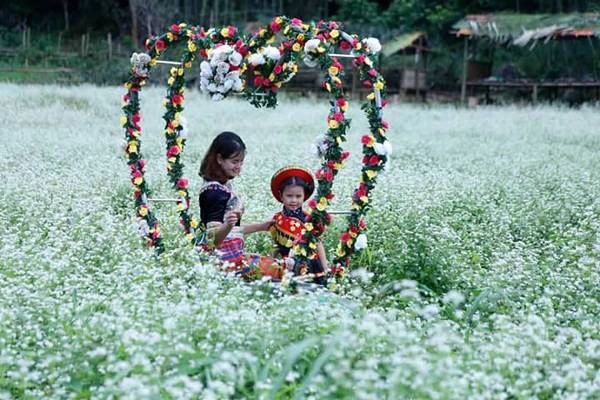 Tháng 11, Bắc Sơn đang rất tình với lúa vàng, hoa trắng, quýt thơm, hành trình đi lại cũng không quá khó, bởi thế hãy tranh thủ thu xếp cho mình một chuyến đi ngắn để khám phá nơi này nhé. Tháng 11, Bắc Sơn đang rất tình với lúa vàng, hoa trắng, quýt thơm, hành trình đi lại cũng không quá khó, bởi thế hãy tranh thủ thu xếp cho mình một chuyến đi ngắn để khám phá nơi này nhé.
