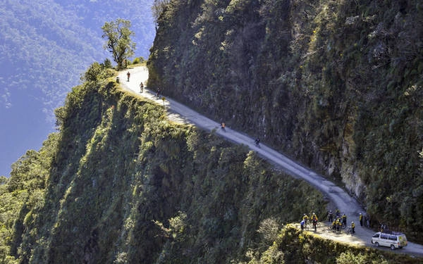 nin-tho-truoc-13-cung-duong-cuc-dep-nhung-muon-di-phai-that-vung-tay-lai-ivivu-11