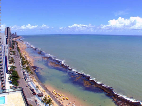Những hồ tắm tự nhiên khi triều xuống ở Boa Viagem - Ảnh: wiki Những hồ tắm tự nhiên khi triều xuống ở Boa Viagem - Ảnh: wiki