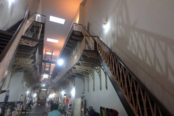 Casa da Cultura, xưởng thủ công và nhiều cửa hàng lưu niệm đặt trong một nhà tù cũ - Ảnh: blogspot Casa da Cultura, xưởng thủ công và nhiều cửa hàng lưu niệm đặt trong một nhà tù cũ - Ảnh: blogspot