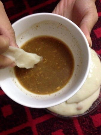 Bánh đúc chấm tương bần ngon tuyệt - Ảnh: Hoàng Hân Bánh đúc chấm tương bần ngon tuyệt - Ảnh: Hoàng Hân