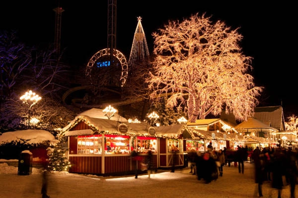 Các gian hàng ở chợ Giáng sinh Liseberg - Ảnh: wp Các gian hàng ở chợ Giáng sinh Liseberg - Ảnh: wp