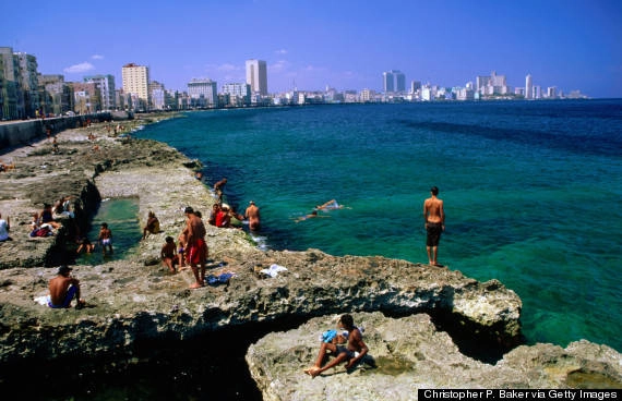 Malecón là nơi lý tưởng để du khách thư giãn và ngắm nhìn toàn cảnh đại dương tuyệt đẹp. Malecón là nơi lý tưởng để du khách thư giãn và ngắm nhìn toàn cảnh đại dương tuyệt đẹp.