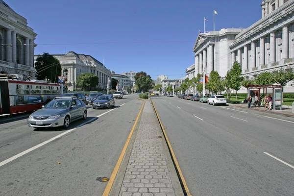 Một đoạn Van Ness Avenue, con đường rộng nhất San Francisco - Ảnh: sfexaminer Một đoạn Van Ness Avenue, con đường rộng nhất San Francisco - Ảnh: sfexaminer