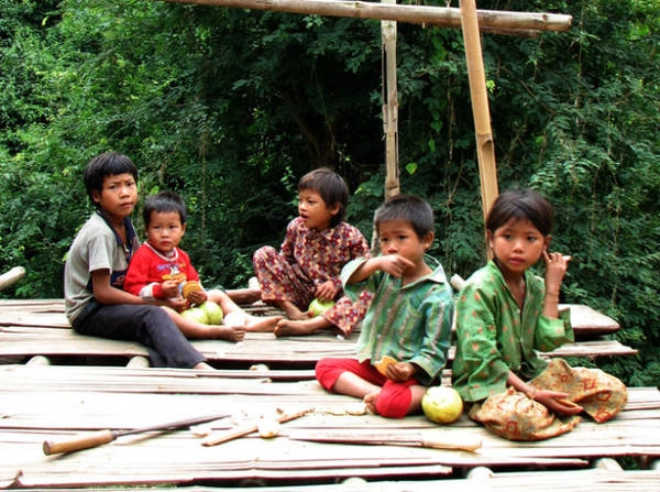 Lúc nhóc bản Nà Un - Ảnh: Băng Giang Lúc nhóc bản Nà Un - Ảnh: Băng Giang