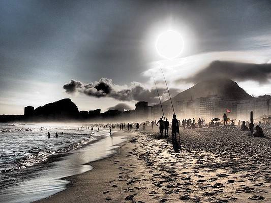 Các đám mây trên bãi biển Ipanema ở Rio, Brazil năm ngoái, giữa bối cảnh đồi núi thực sự là một cảnh tượng lộng lẫy và một lời nhắc nhở về vẻ đẹp tự nhiên bao quanh đất nước này. Ảnh: Vatsla Nagpaul