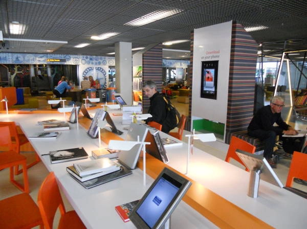 Thư viện ở sân bay Schiphol, Amsterdam, Hà Lan - Ảnh: wordpress Thư viện ở sân bay Schiphol, Amsterdam, Hà Lan - Ảnh: wordpress