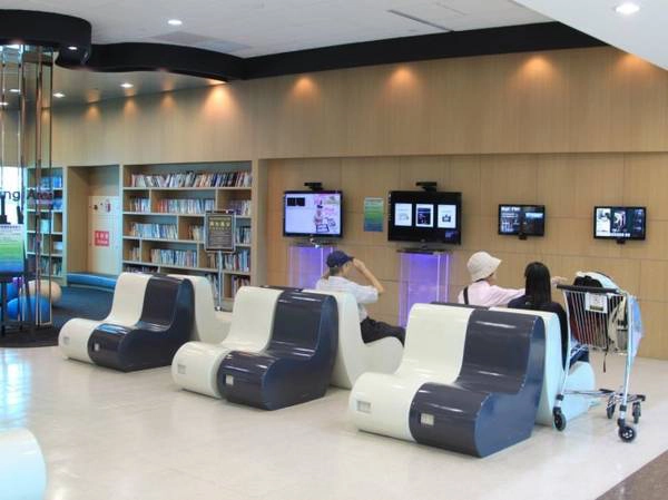 Thư viện sách điện tử ở sân bay Đào Viên, Đài Bắc, Đài Loan- Ảnh: wordpress Thư viện sách điện tử ở sân bay Đào Viên, Đài Bắc, Đài Loan- Ảnh: wordpress