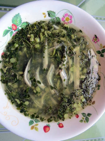 Tô canh cá cơm nấu rau giút - Ảnh: Minh Kỳ Tô canh cá cơm nấu rau giút - Ảnh: Minh Kỳ