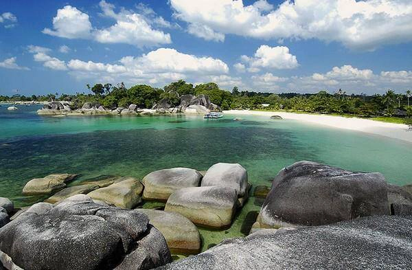 Một trong những hoạt động thú vị nhất ở đây là lặn biển. 10-bai-bien-noi-tieng-cua-du-lich-indonesia-ivivu-13