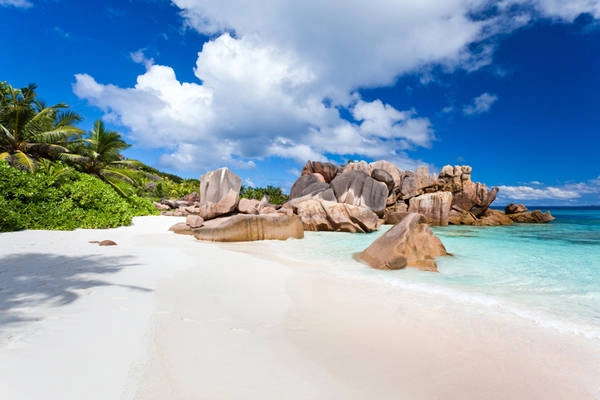 grande-anse-beach-la-digue-island-ivivu1