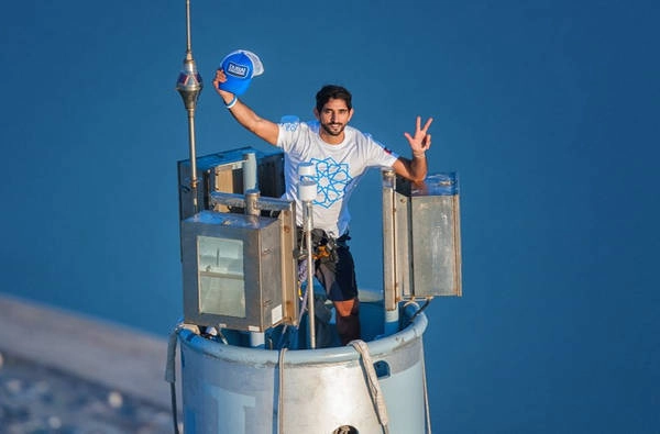 Thái tử Dubai là người mê thể thao mạo hiểm: Thái tử Hamdan bin Mohammed Al Maktoum, con trai của Tiểu vương Dubai, đam mê các môn thể thao như nhảy dù, nuôi chim ưng, lặn biển... Tài khoản Instagram của Thái tử ít có những hình ảnh thể hiện cuộc sống hào nhoáng, dù máy bay riêng hay bạn bè nổi tiếng đôi khi xuất hiện. Chủ yếu đó là ảnh chơi thể thao, ảnh chụp với gia đình... Ảnh: Aquila Style. Thái tử Dubai là người mê thể thao mạo hiểm: Thái tử Hamdan bin Mohammed Al Maktoum, con trai của Tiểu vương Dubai, đam mê các môn thể thao như nhảy dù, nuôi chim ưng, lặn biển... Tài khoản Instagram của Thái tử ít có những hình ảnh thể hiện cuộc sống hào nhoáng, dù máy bay riêng hay bạn bè nổi tiếng đôi khi xuất hiện. Chủ yếu đó là ảnh chơi thể thao, ảnh chụp với gia đình... Ảnh: Aquila Style.