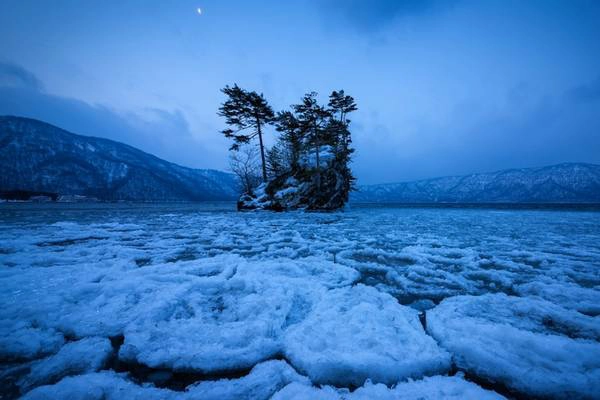 frozen lake 