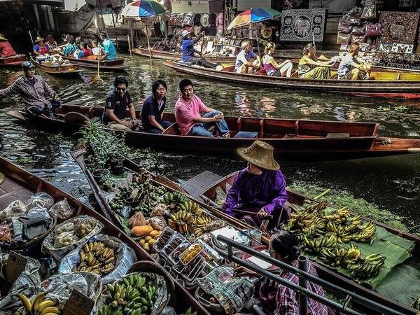 Thoát ra khỏi vòng an toàn: Hãy ra khỏi khách sạn và hòa mình vào văn hóa địa phương. Dùng bữa tại những nhà hàng xung quanh và thử các món ăn khác nhau. Thoát ra khỏi vòng an toàn: Hãy ra khỏi khách sạn và hòa mình vào văn hóa địa phương. Dùng bữa tại những nhà hàng xung quanh và thử các món ăn khác nhau.