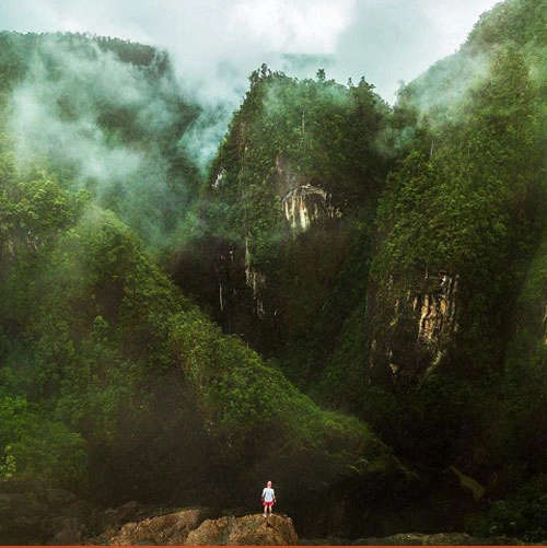 Vườn quốc gia Tully Gorge Cảnh quan ngoạn mục của những hẻm núi và hang động chỉ là một phần nhỏ trong vẻ đẹp của vườn quốc gia Tully Gorge. Là một trong những khu di sản nhiệt đới ẩm thế giới, Tully Gorge bộc lộ hết vẻ đẹp trong mùa mưa với dòng sông Tully chảy cuồn cuộn. Thực vật nhiệt đới trong vùng cũng do đó mà sinh sôi nảy nở tạo nên cảnh sắc kỳ vĩ. Vườn quốc gia Tully Gorge Cảnh quan ngoạn mục của những hẻm núi và hang động chỉ là một phần nhỏ trong vẻ đẹp của vườn quốc gia Tully Gorge. Là một trong những khu di sản nhiệt đới ẩm thế giới, Tully Gorge bộc lộ hết vẻ đẹp trong mùa mưa với dòng sông Tully chảy cuồn cuộn. Thực vật nhiệt đới trong vùng cũng do đó mà sinh sôi nảy nở tạo nên cảnh sắc kỳ vĩ.