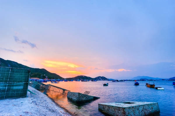 Bình minh tuyệt đẹp trên cao. Ảnh: Ngô Quân/ Flickr.com