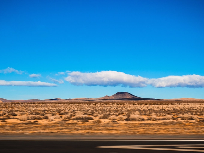 Đường liên bang 15, Neveda  Đoạn đường liên bang số 15 có chiều dài gần 300 km nối liền Las Vegas và Los Angeles được xếp hạng là con đường gây chết nhiều người nhất ở Mỹ trong năm 2010. Một nghiên cứu chỉ ra rằng trong 15 năm, 1.069 người đã thiệt mạng trên đường. Ảnh: PixHound.