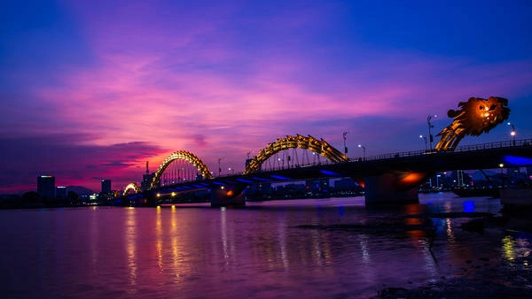Cầu Rồng, biểu tượng của Đà Nẵng. Ảnh: thanhtungo
