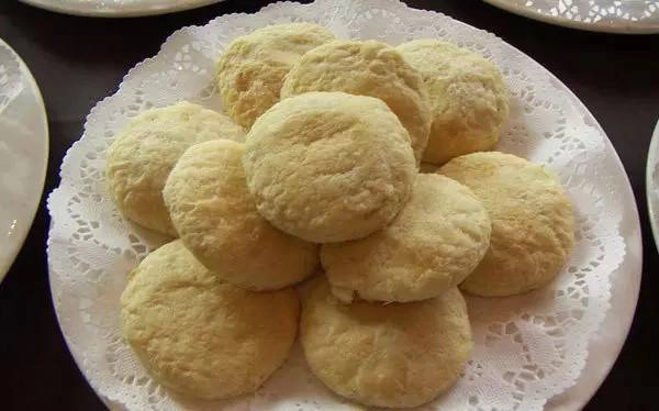 Bánh mặt trời tại Đài Bắc. Đây là một trong những đặc sản của vùng đất này, bên trong có nhân ngọt, khách hàng có thể đặt trước tại các cửa hàng hoặc bến xe của Đài Trung. Bánh mặt trời tại Đài Bắc. Đây là một trong những đặc sản của vùng đất này, bên trong có nhân ngọt, khách hàng có thể đặt trước tại các cửa hàng hoặc bến xe của Đài Trung.