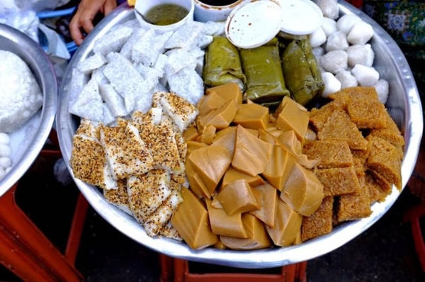 Món ăn vặt: Các món ăn vặt ở Myanmar thường được dùng kèm trà vào buổi sáng hoặc chiều. Vị ngọt của chúng không từ đường mà từ các nguyên liệu như cùi dừa, sữa dừa, bột gạo, bột nếp, bột sắn và trái cây. Ảnh: Asiadmc. Món ăn vặt: Các món ăn vặt ở Myanmar thường được dùng kèm trà vào buổi sáng hoặc chiều. Vị ngọt của chúng không từ đường mà từ các nguyên liệu như cùi dừa, sữa dừa, bột gạo, bột nếp, bột sắn và trái cây. Ảnh: Asiadmc.