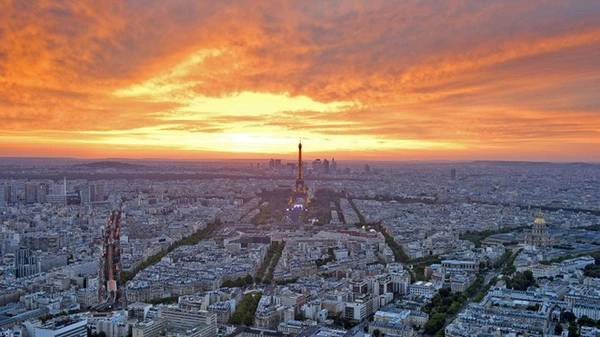 <strong>1. Paris: </strong>Kinh đô hoa lệ với điện Elysees hay những địa danh lãng mạn tạo thành nét riêng của thủ đô nước Pháp. <strong>1. Paris: </strong>Kinh đô hoa lệ với điện Elysees hay những địa danh lãng mạn tạo thành nét riêng của thủ đô nước Pháp.
