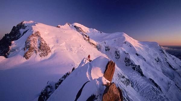 <strong>5. Mont Blanc: </strong>Nằm ở biên giới giữa Pháp và Italy, Mont Blanc có độ cao 4.810 m vươn lên trên dãy Alps. Đây là ngọn núi cao thứ 11 thế giới. Gần đó là Charmonix, một trong những khu trượt tuyết nổi tiếng nhất nước Pháp. <strong>5. Mont Blanc: </strong>Nằm ở biên giới giữa Pháp và Italy, Mont Blanc có độ cao 4.810 m vươn lên trên dãy Alps. Đây là ngọn núi cao thứ 11 thế giới. Gần đó là Charmonix, một trong những khu trượt tuyết nổi tiếng nhất nước Pháp.