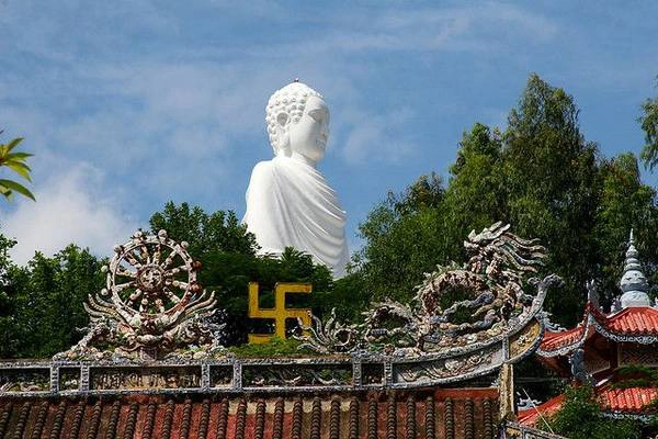 Du lich Nha Trang - Bức tượng Kim Thân Phật Tổ Chùa Long Sơn, Nha Trang.