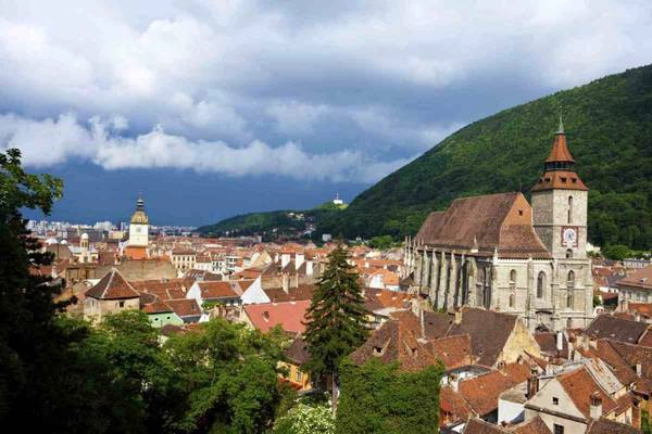 Buchares là điểm đến được nhiều du khách ghé thăm tại Romania.