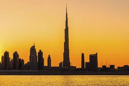1. Burj Khalifa: Đây là địa danh bạn không nên bỏ qua. Tòa nhà cao nhất thế giới với độ cao 828 m, Burj Khalifasẽ là nơi tuyệt vời để bạn có cái nhìn toàn cảnh về Dubai. Để có thể quan sát rõ nhất, hãy lên tầng 124. Ngoài ra, khách sạn At.mosphere ở đây là nơi phục vụ những bữa ăn vào hàng bậc nhất thế giới nếu bạn muốn thưởng thức ẩm thực khi tham quan tòa nhà. 1. Burj Khalifa: Đây là địa danh bạn không nên bỏ qua. Tòa nhà cao nhất thế giới với độ cao 828 m, Burj Khalifasẽ là nơi tuyệt vời để bạn có cái nhìn toàn cảnh về Dubai. Để có thể quan sát rõ nhất, hãy lên tầng 124. Ngoài ra, khách sạn At.mosphere ở đây là nơi phục vụ những bữa ăn vào hàng bậc nhất thế giới nếu bạn muốn thưởng thức ẩm thực khi tham quan tòa nhà.