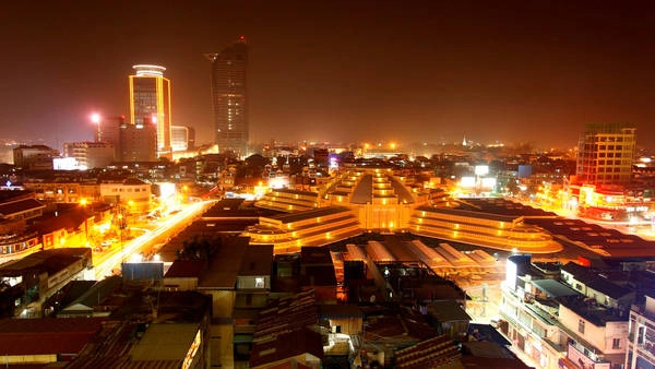Ngắm Phnompenh ban đêm: Đây được đánh giá là một trải nghiệm đặc biệt với các du khách. Với số lượng sân thượng của các tòa nhà và quán bar tăng lên, du khách có thể ngắm toàn cảnh thành phố với ánh đèn tuyệt đẹp từ trên cao. Ảnh: Flickr. Ngắm Phnompenh ban đêm: Đây được đánh giá là một trải nghiệm đặc biệt với các du khách. Với số lượng sân thượng của các tòa nhà và quán bar tăng lên, du khách có thể ngắm toàn cảnh thành phố với ánh đèn tuyệt đẹp từ trên cao. Ảnh: Flickr.