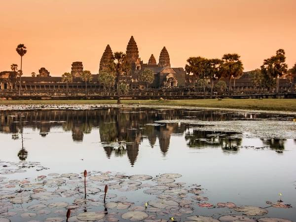 Danh sách điểm đến được du khách lựa chọn (Traveler's Choice awards) của TripAdvisor dựa trên số lượng và chất lượng bài đánh giá của du khách trải qua hơn 12 tháng. Năm nay, các điểm đến đa dạng từ di tích cổ ở Nam Mỹ tới những kỳ quan mới ở châu Á hay các nhà thờ, quảng trường ở châu Âu. Trong đó, Angkor Wat, Campuchia, xếp vị trí đầu tiên và luôn được đánh giá 5 sao. Danh sách điểm đến được du khách lựa chọn (Traveler's Choice awards) của TripAdvisor dựa trên số lượng và chất lượng bài đánh giá của du khách trải qua hơn 12 tháng. Năm nay, các điểm đến đa dạng từ di tích cổ ở Nam Mỹ tới những kỳ quan mới ở châu Á hay các nhà thờ, quảng trường ở châu Âu. Trong đó, Angkor Wat, Campuchia, xếp vị trí đầu tiên và luôn được đánh giá 5 sao.