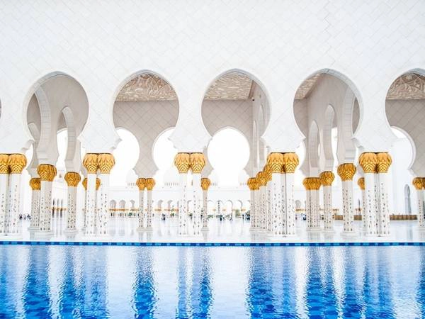 Vị trí thứ hai là Đại thánh đường Hồi giáo Sheikh Zayed, Abu Dhabi, Tiểu vương quốc Ả Rập thống nhất. Điểm đến này có hơn 20.000 nhận xét, đánh giá của du khách. Vị trí thứ hai là Đại thánh đường Hồi giáo Sheikh Zayed, Abu Dhabi, Tiểu vương quốc Ả Rập thống nhất. Điểm đến này có hơn 20.000 nhận xét, đánh giá của du khách.
