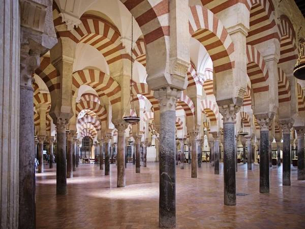 Nhà thờ Cordoba, Tây Ban Nha xếp thứ 3 trong danh sách điểm đến nổi tiếng mà du khách lựa chọn. Theo nhiều khách đánh giá, đây là nơi đầu tiên du khách phải tới khi khám phá Cordoba. Nhà thờ Cordoba, Tây Ban Nha xếp thứ 3 trong danh sách điểm đến nổi tiếng mà du khách lựa chọn. Theo nhiều khách đánh giá, đây là nơi đầu tiên du khách phải tới khi khám phá Cordoba.