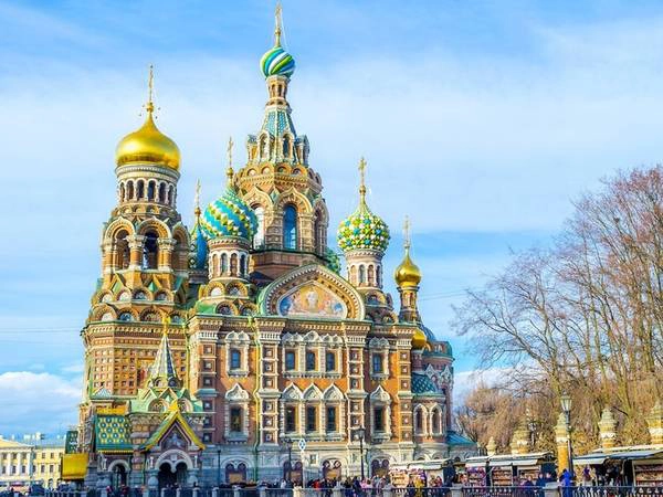Nhà thờ Chúa cứu thế ở St. Petersburg, Nga được mô tả là: Toàn bộ nhà thờ như một tác phẩm nghệ thuật. Bên ngoài rực rỡ và bên trong còn ấn tượng hơn với những bức tranh khảm tinh xảo tới từng chi tiết. Nhà thờ Chúa cứu thế ở St. Petersburg, Nga được mô tả là: Toàn bộ nhà thờ như một tác phẩm nghệ thuật. Bên ngoài rực rỡ và bên trong còn ấn tượng hơn với những bức tranh khảm tinh xảo tới từng chi tiết.