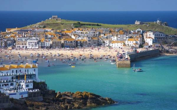 Cornwall là một hạt ở miền tây nam nước Anh xếp hạng thứ 5 trong danh sách 10 điểm đến được tìm kiếm nhiều nhất trên Google năm 2015. Địa danh này cũng tăng một bậc so với 2014. Cornwall là một hạt ở miền tây nam nước Anh xếp hạng thứ 5 trong danh sách 10 điểm đến được tìm kiếm nhiều nhất trên Google năm 2015. Địa danh này cũng tăng một bậc so với 2014.