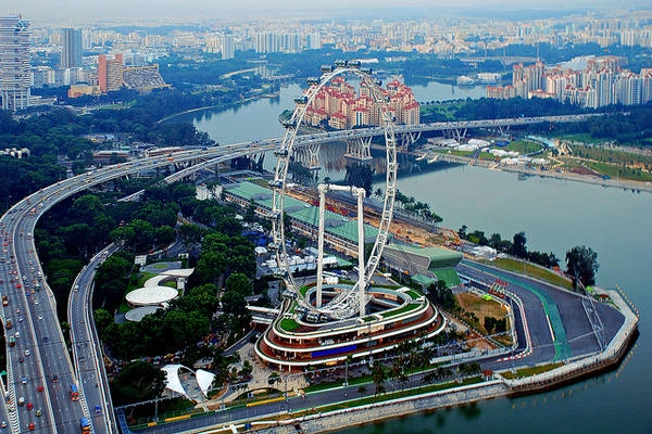 Từ đỉnh Singapore Flyer, bạn sẽ bị choáng ngợp bởi khung cảnh tuyệt đẹp của quốc đảo sư tử.