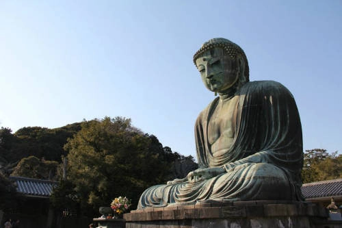 Tượng Phật A Di Đà Kamakura Tượng nặng 121 tấn, cao 13 m là một trong những tượng Phật lớn nhất Nhật Bản, nằm ở thành phố Kamakura, phía tây bán đảo Mura, thu hút hàng nghìn tín đồ Phật giáo tới thăm hơn 800 năm qua. Pho tượng trải qua nhiều biến cố lịch sử cũng như sự phá hủy của thiên tai, thời tiết khắc nghiệt khiến cho công trình là một điểm đến không thể bỏ lỡ. Ảnh: Alf Melin. Tượng Phật A Di Đà Kamakura Tượng nặng 121 tấn, cao 13 m là một trong những tượng Phật lớn nhất Nhật Bản, nằm ở thành phố Kamakura, phía tây bán đảo Mura, thu hút hàng nghìn tín đồ Phật giáo tới thăm hơn 800 năm qua. Pho tượng trải qua nhiều biến cố lịch sử cũng như sự phá hủy của thiên tai, thời tiết khắc nghiệt khiến cho công trình là một điểm đến không thể bỏ lỡ. Ảnh: Alf Melin.
